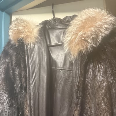 Black leather and fur coat with tan fur trim - Image 2 of 10