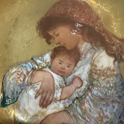 Gilded Madonna and Child decorative plate - Image 2 of 6