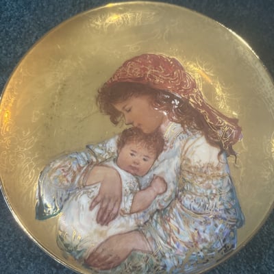 Gilded Madonna and Child decorative plate - Image 1 of 6
