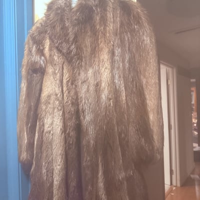 Long brown fur coat with monogrammed lining - Image 4 of 7