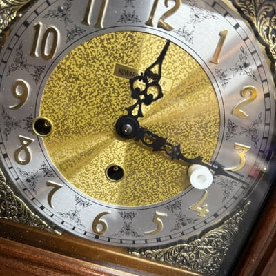 Howard Miller mantel clock with brass dial in wooden case - Image 2 of 10