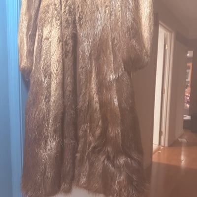 Long brown fur coat with monogrammed lining - Image 3 of 7