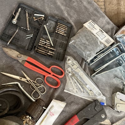 Assorted workshop tools and wheeled shelving cart - Image 9 of 10