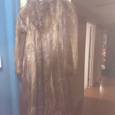 Long brown fur coat with monogrammed lining - Image 2 of 7