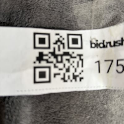 Howard Miller mantel clock with brass dial in wooden case - Image 10 of 10