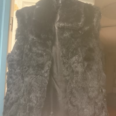 Black rabbit fur vest with Saks Fifth Avenue label - Image 2 of 6