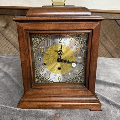 Howard Miller mantel clock with brass dial in wooden case - Image 1 of 10