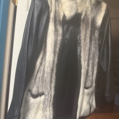 Fur-trimmed leather coat - Image 3 of 6