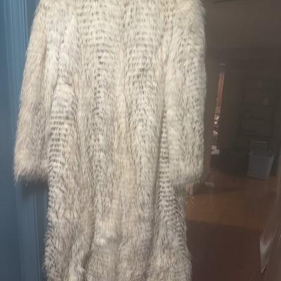 Long white fur coat with branding labels - Image 3 of 5