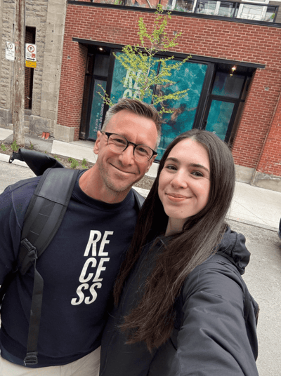 Des bulles d'effervescence dans un liquide clair
