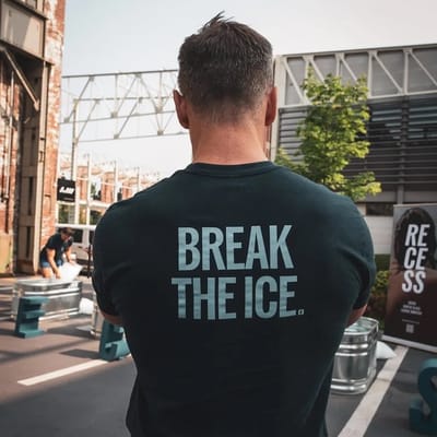 T-shirt BREAK THE ICE lors d'un événement bain de glace RECESS