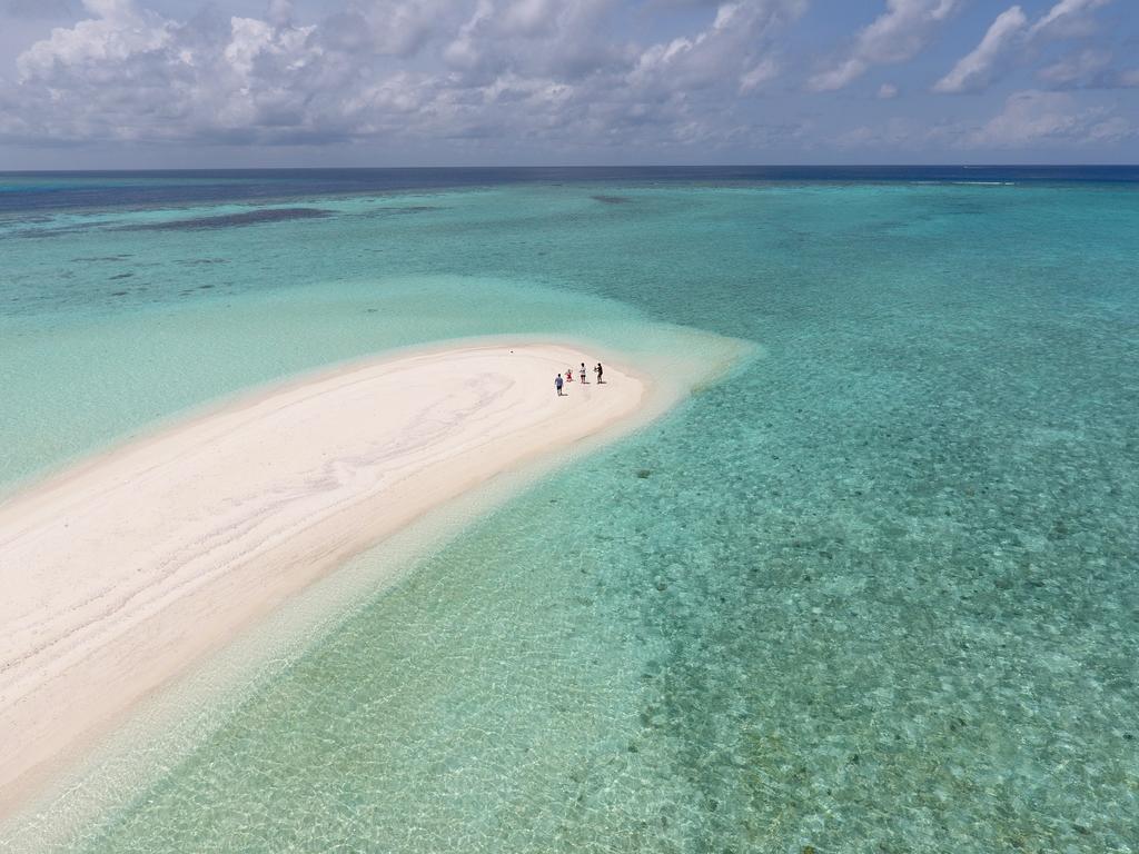 thinadhoo sandbank