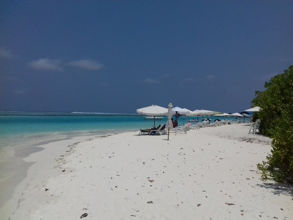 dhiffushi-beach-view