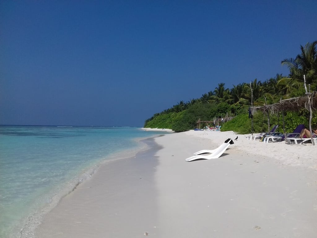Thinadhoo Travel Guide