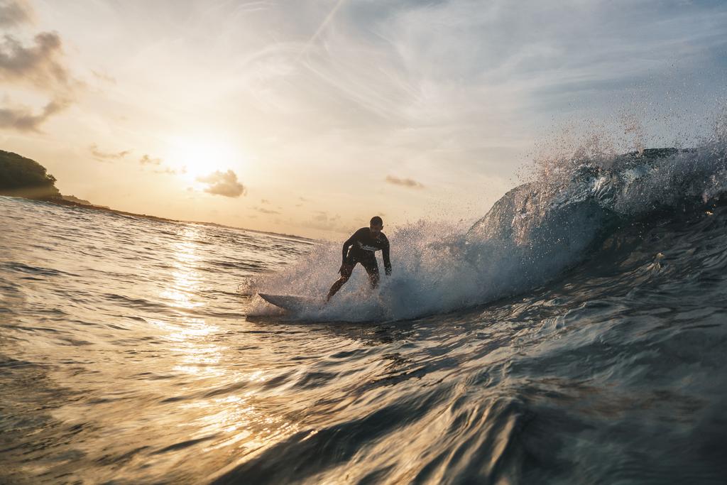 himmafushi surfing