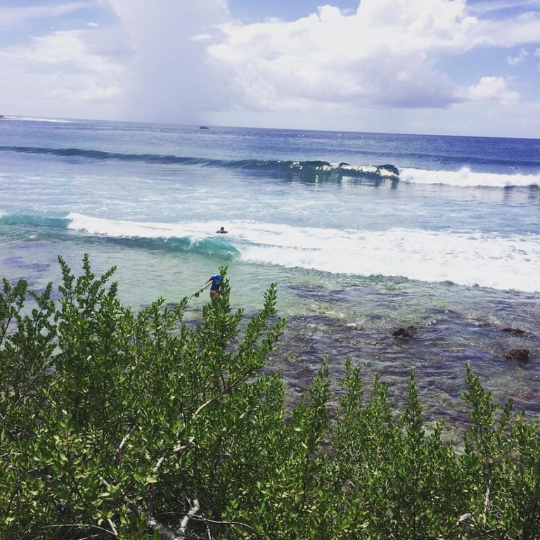 thulusdhoo-surfing-1024x1024