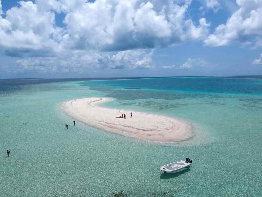 dhiffushi sandbank