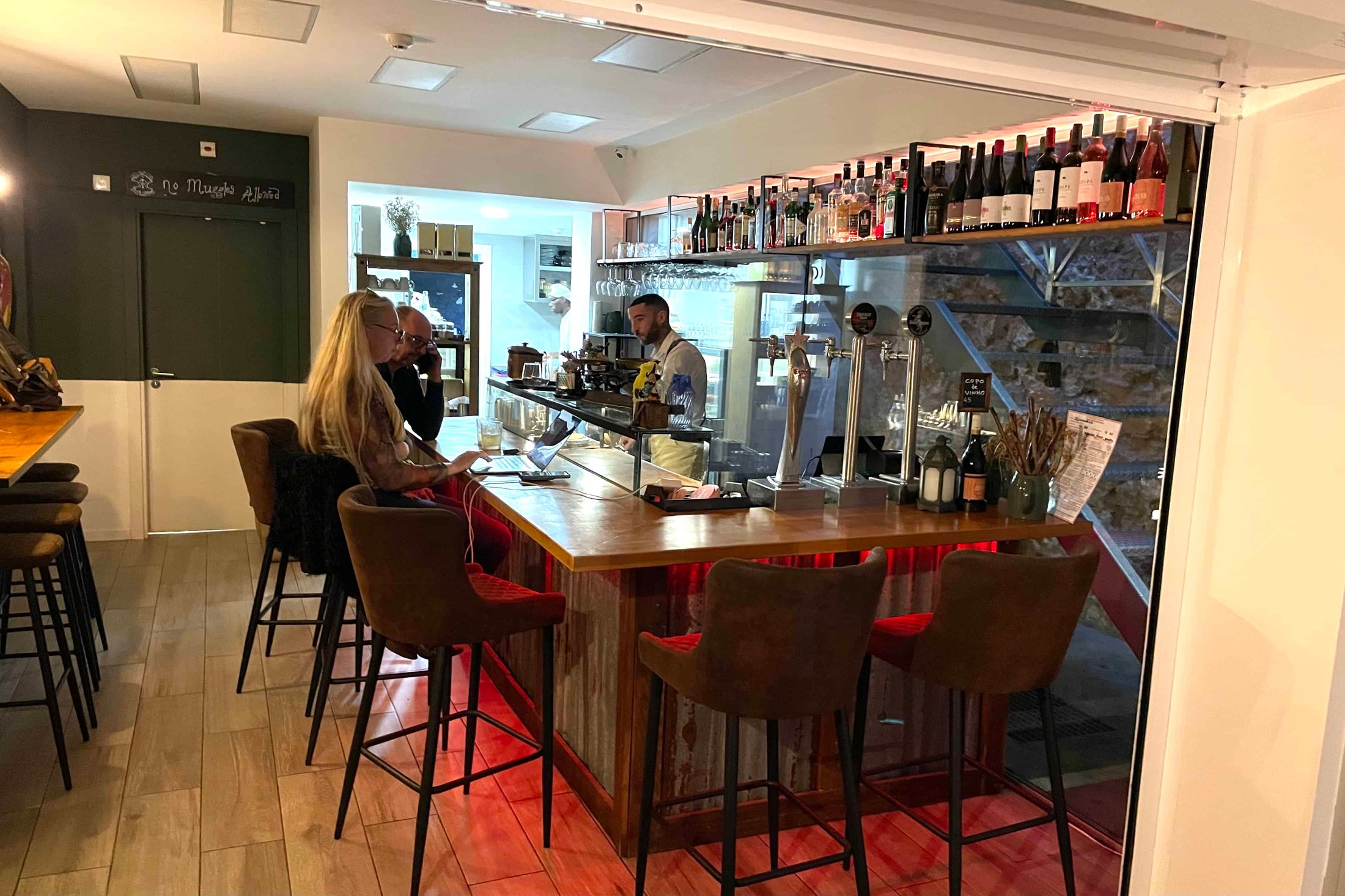 689FBCEF-CB9D-492C-9788-0D3A85F70E99