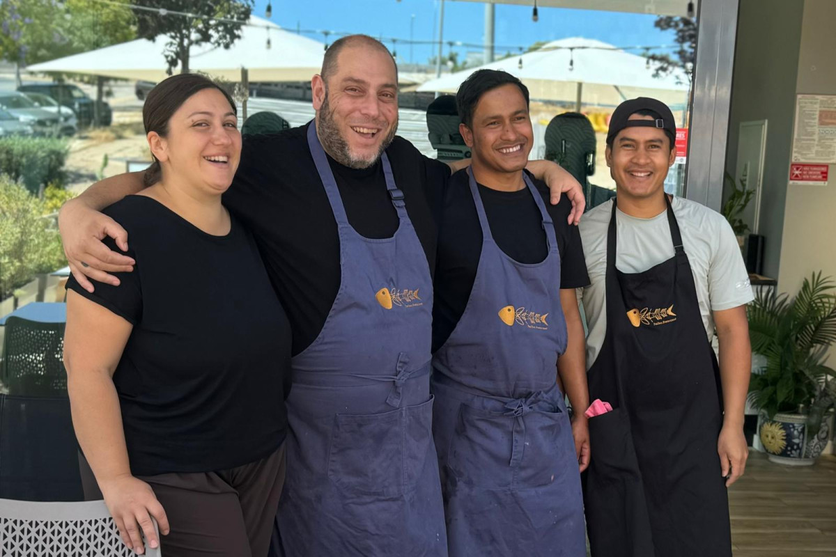 Staff of Já-mmé Italian Restaurant Faro