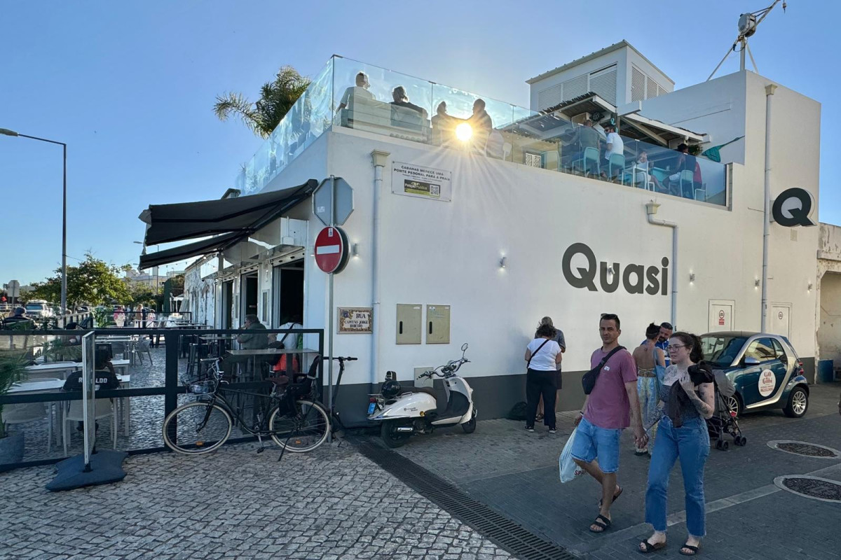 Quasi Brown Bar & Rooftop