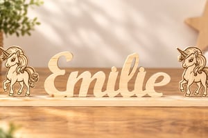 Prénom personnalisée en bois avec personnage.