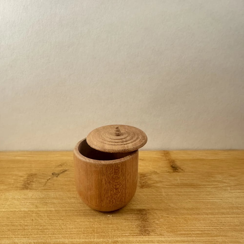 Petite boîte avec couvercle (réf. BC 0041)