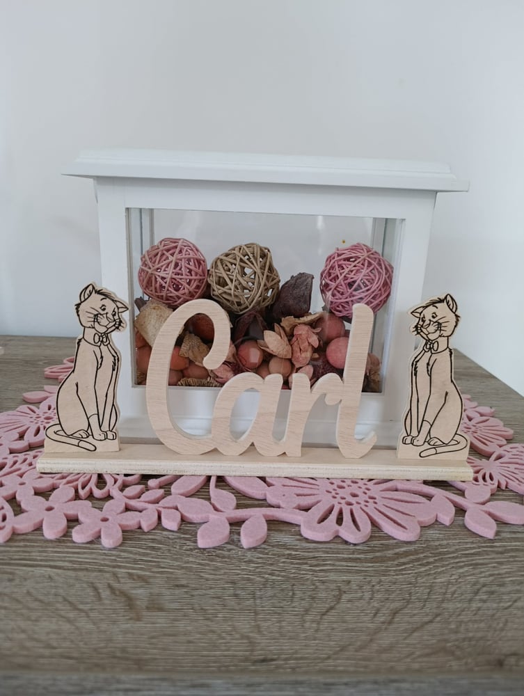 Prénom en bois avec personnages de 3 à 5 lettres