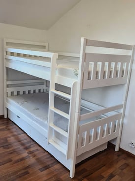Image from gallery