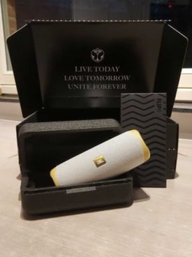 Image from gallery