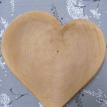 Miska v tvaru srdce z břízového dřeva