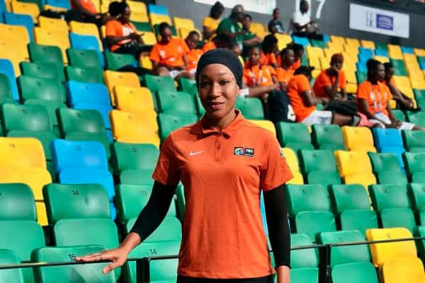 Mami Fanta Touré, arbitre internationale de basket-ball du Mali, brille lors de l’Afrobasket : Une source de fierté et d’inspiration pour les femmes africaines