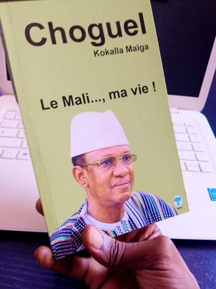 Scandale au Mali : Un écrivain brûle le livre du Premier ministre