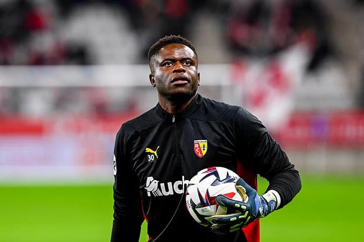 Brice Samba proche de Rennes : le RC Lens en quête d’un remplaçant