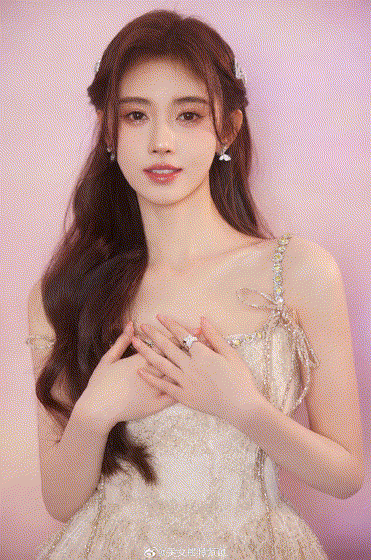 【AI脱衣】继续快手抖音小红书网红明星及红人明星的白嫩大奶子！ 配图13