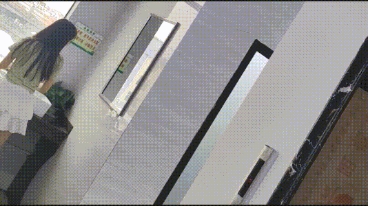 办公楼女厕全景偷拍❤️两位美女同事的极品嫩鲍鱼 - 老宋论坛-老宋论坛