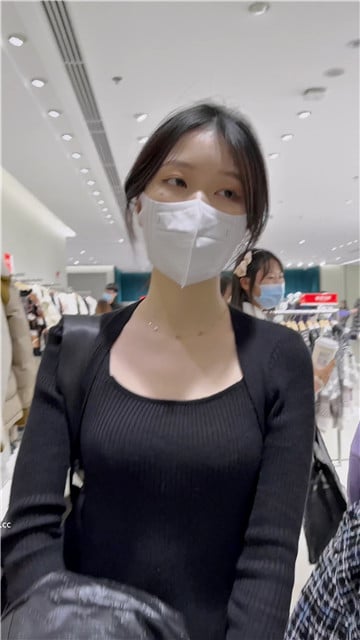 极致诱惑！KFC抄底绝世曼妙包臀裙女神，天仙气质爆屏，白色小内内湿润诱人，王思聪 配图3