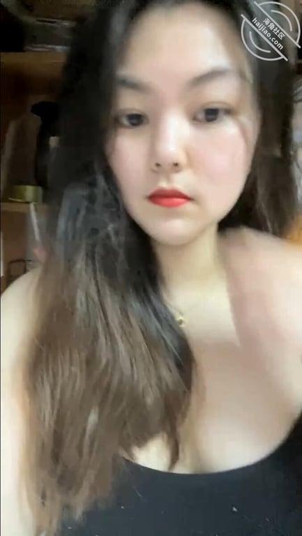 (女大学生宿舍 3) 女寝的私密，聊八卦，刷手机 厕所拍逼和极品大胸 - 老宋论坛-老宋论坛