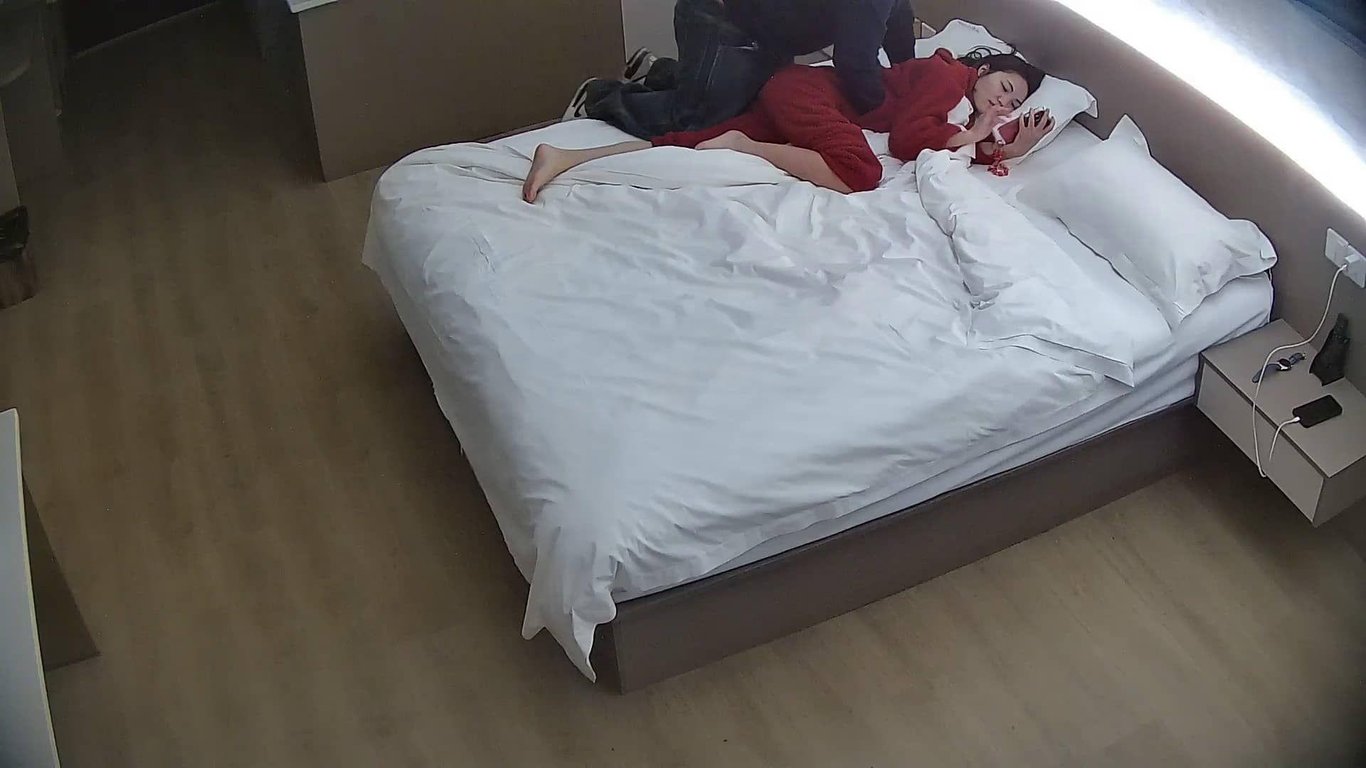 【重磅流出】领导酒店偷拍红衣女下属！恬静美人被抠穴玩到淫水狂喷，猛烈啪啪内射高潮！-老宋论坛