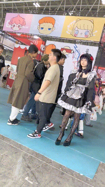 【KFC】漫展偷窥狂欢！大神一路跟踪抄底3位绝美Cosplay小姐姐性感小内内福 配图9