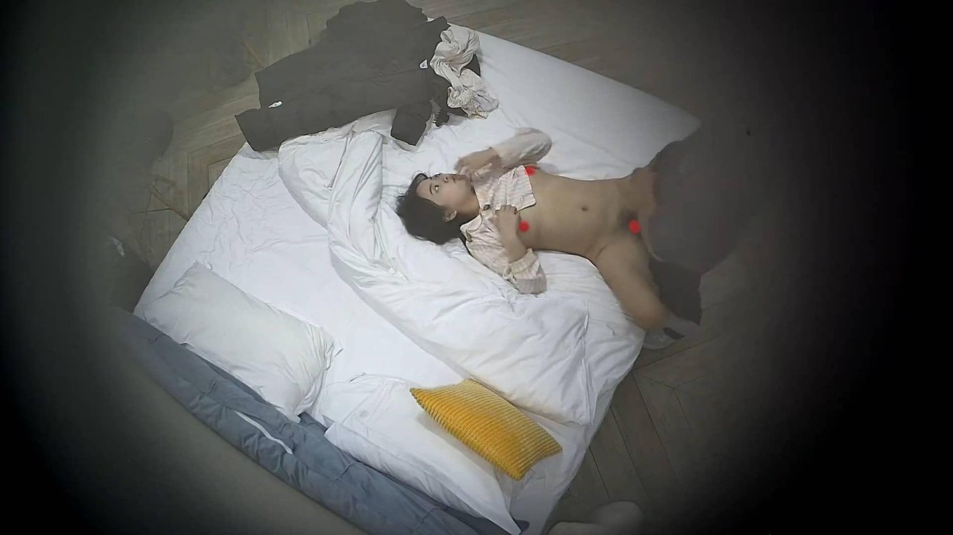 2-13流出酒店偷拍刚放假爱学习的美女带着书和男友反复入住肆意欢愉完整版（70V 配图13