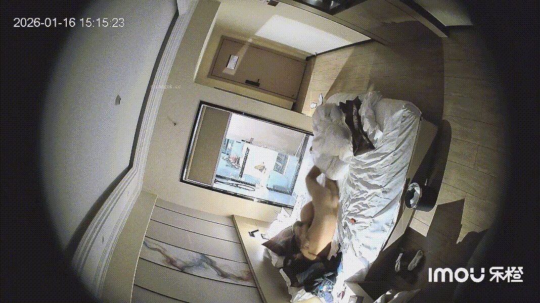 【独家重磅】乐橙酒店高清偷拍：绝美高贵明星脸少妇与纹身猛男激情开钟点房，销魂叫床 配图6