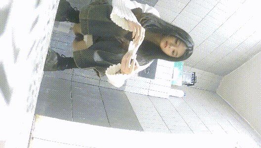 商场女厕全景偷拍多位高颜值小姐姐各种极品小黑鲍 配图13