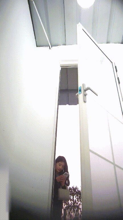 美女如云街边女公厕真实偷拍多位小姐姐方便，近景特写后位双洞清晰可见，同步露脸⑶ 配图9