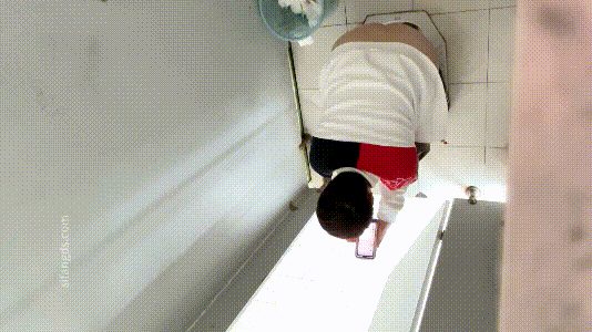 办公室女厕偷拍神器！大神潜伏抄底，直击两位极品OL私密嫩鲍❤️ - 老宋论坛-老宋论坛