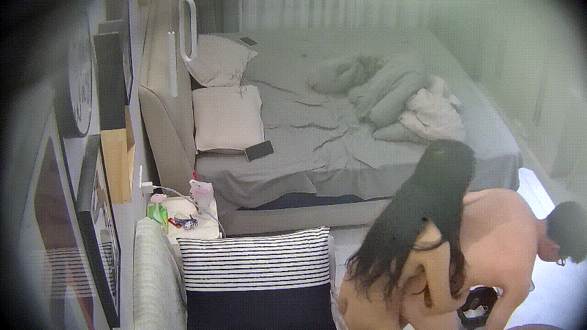 大学城3-27极品小少妇！透明内裤下浓密黑森林狂野诱惑，男人打游戏她直接骑脸撩骚 配图6