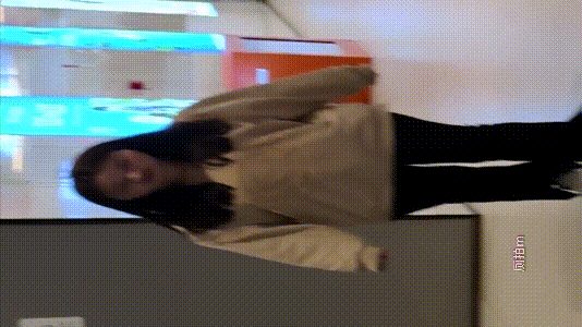 大神男扮女装潜入商场女厕偷拍多位极品美女各种嫩鲍高清福利 配图25