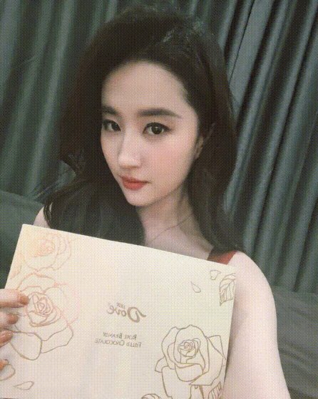 【AI脱衣】抖音快手小红书骚女明星爱吃大鸡巴肏逼骑乘摇曳！ 配图12