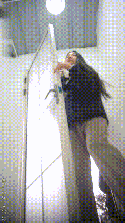 街边女公厕真实偷拍多位女性大小便，特写后位双洞同步露脸，鲍鱼菊花近在咫尺，视觉盛 配图9