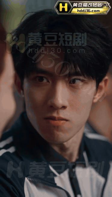 【AI短剧】《母子同欢》EP1-7集预告，同学的妈妈主动用身体补偿儿子！穿着紫色 配图3