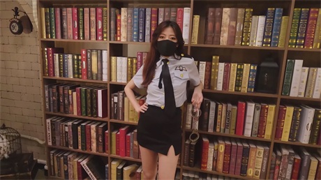 推荐变态绳艺摄影师【白城】剧情演绎【左轮手枪】强制调教女警，极限施虐，上吊，溺水 配图14